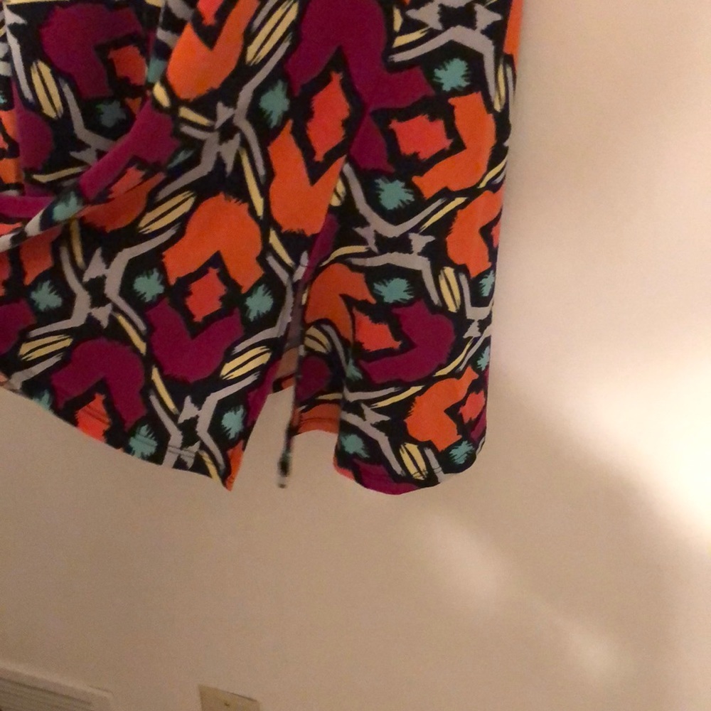Geometric Perfect T - Picture 3 of 4